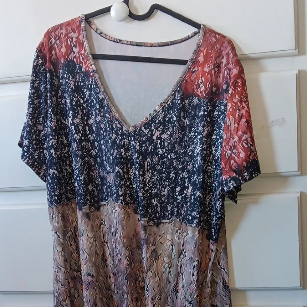 V-Neck dress bust 23" - Picture 2 of 9